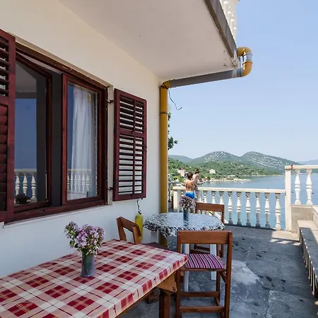 Ponta More Peljesac Apartment Brijesta